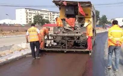 The unsung hero behind highway construction: the slurry synchronous sealing vehicle